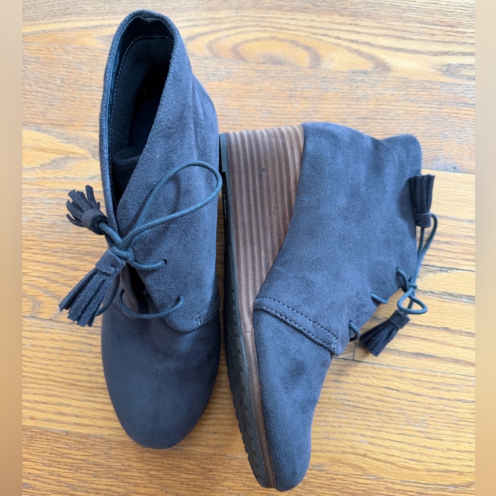 Dr. Scholl's Women's Gray Suede Wedge Booties